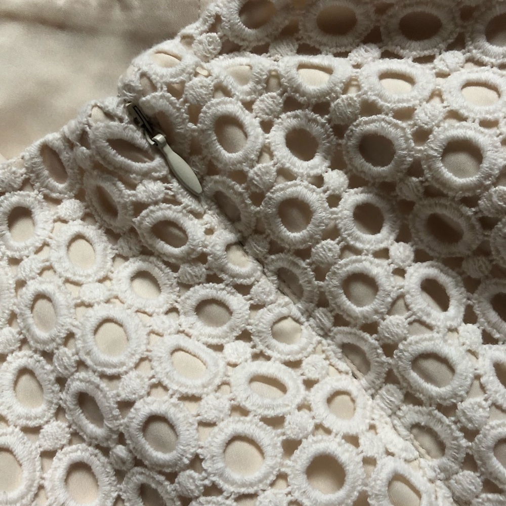 Banana Republic Lace Shorts Size 4 - Picture 4 of 8